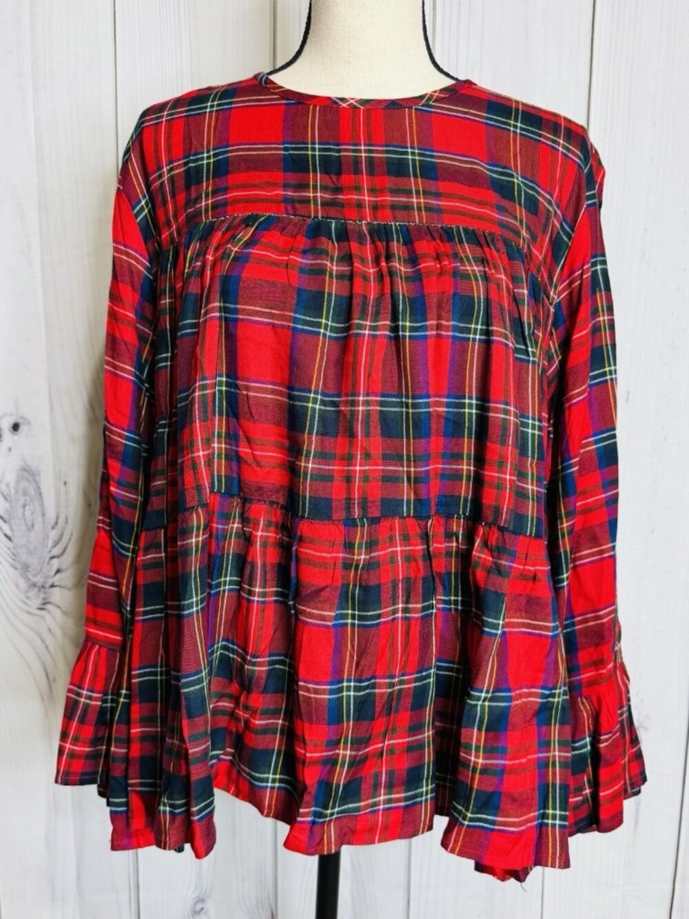 Mudpie Womens Red Plaid Peplum Flounce NWT Top Size Large Keyhole Back Neck